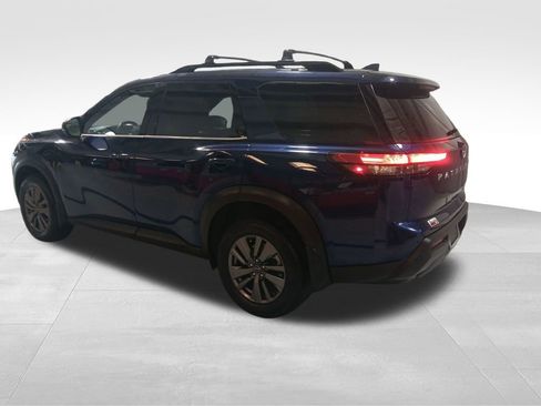 Used 2024 Nissan Pathfinder SV image 4