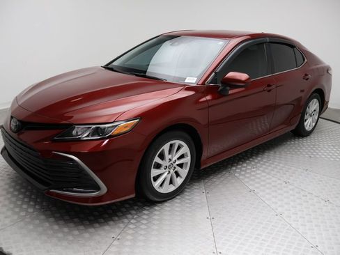 Used 2022 Toyota Camry LE image 1