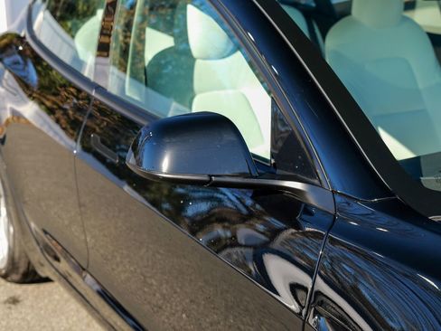 Used 2023 Tesla Model 3 Standard Range image 10