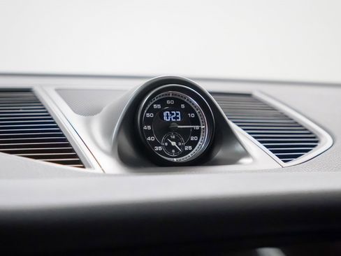 Certified 2025 Porsche Macan S image 29