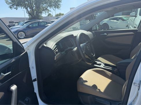 Used 2020 Volkswagen Jetta SE w/ SE Cold Weather Package FWD image 4