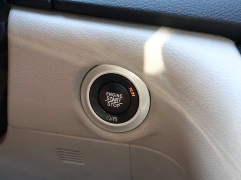 Used 2017 Chrysler Pacifica Touring-L Plus FWD image 25