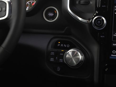 Used 2025 RAM 1500 Laramie AWD/4WD image 18