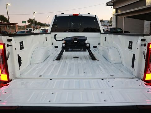 Used 2025 Ford F450 Platinum w/ FX4 Off-Road Package image 40