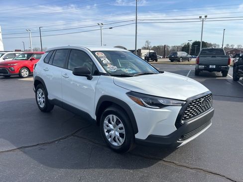 Used 2024 Toyota Corolla Cross L image 19