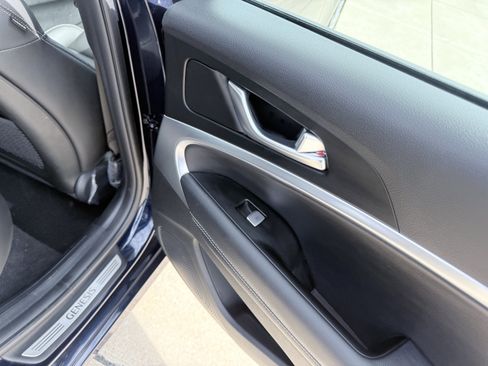 Used 2026 Genesis G70 2.5T image 37