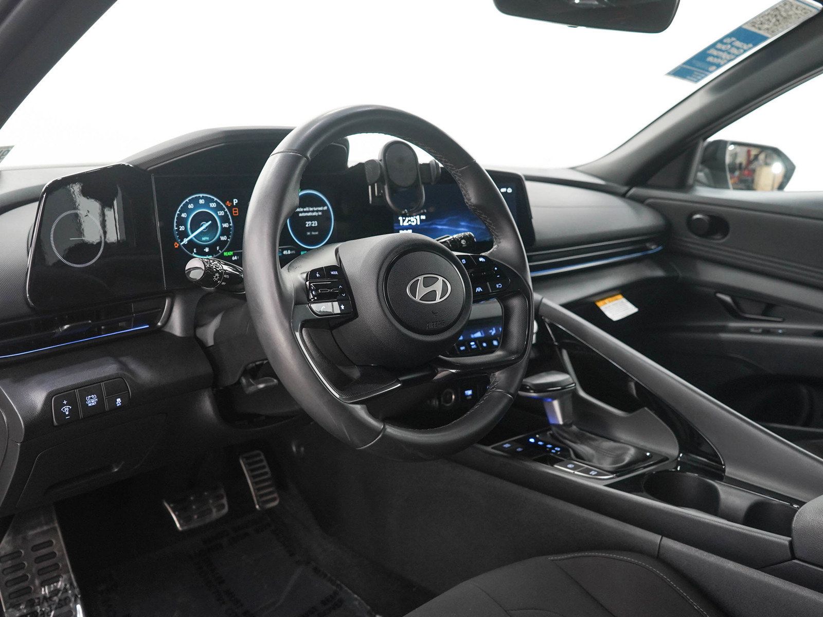 Used 2025 Hyundai Elantra SEL FWD image 22