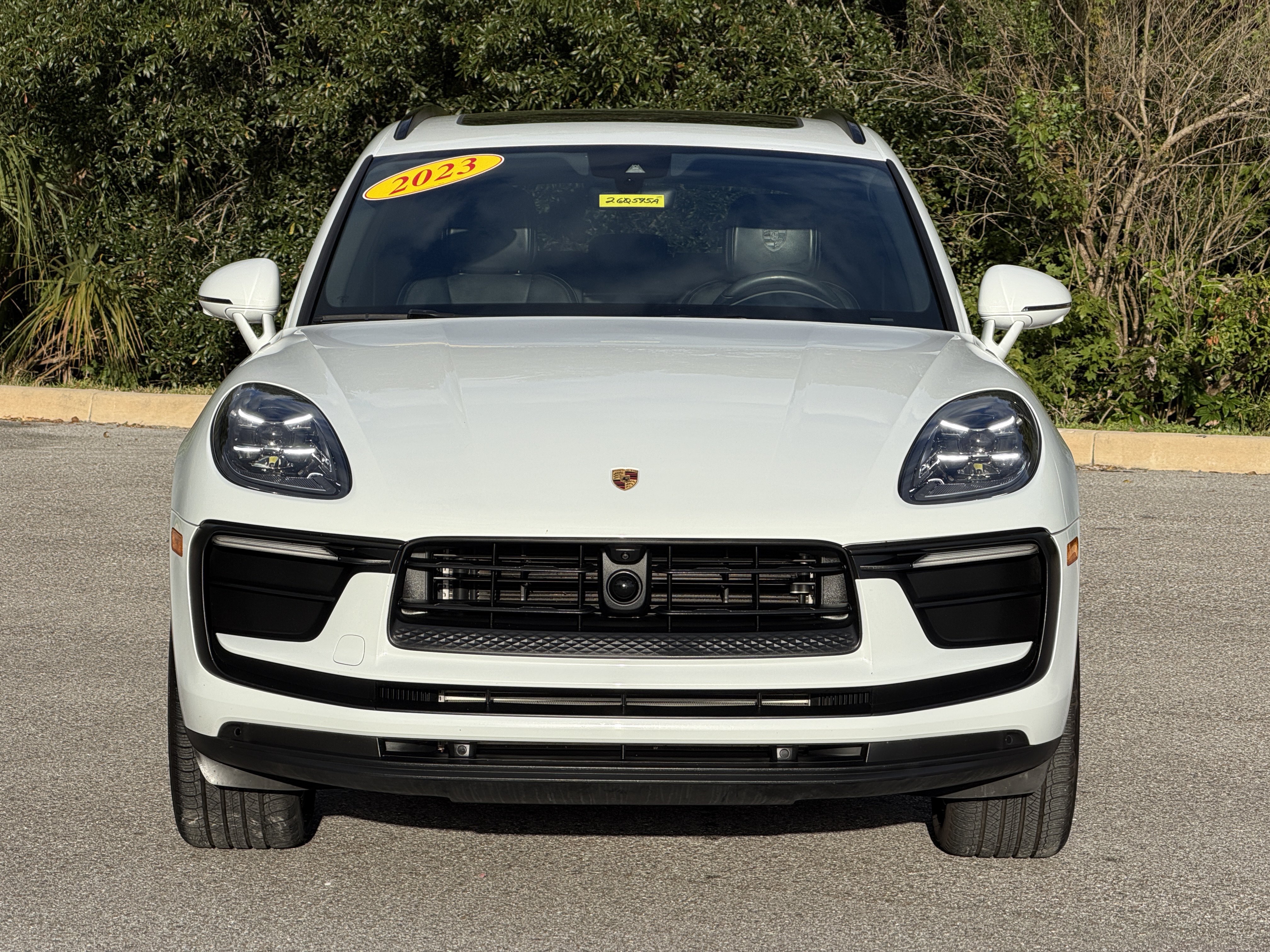 Used 2023 Porsche Macan AWD/4WD image 2