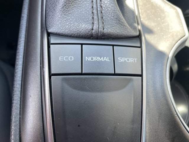 Used 2024 Toyota Camry SE FWD image 16