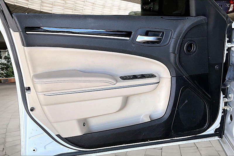 Used 2023 Chrysler 300 Touring w/ Sport Appearance Package RWD image 14