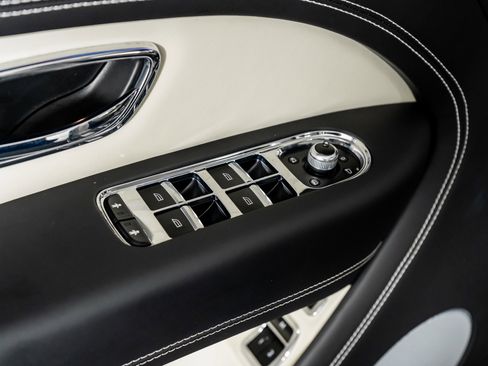 Used 2023 Bentley Bentayga Extended Wheelbase image 50