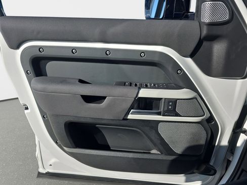 Certified 2023 Land Rover Defender 130 X-Dynamic SE image 28