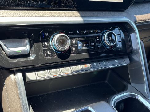 Used 2022 GMC Sierra 1500 Denali AWD/4WD image 23