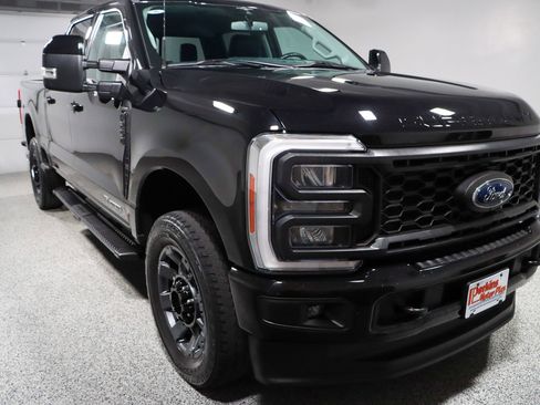 Used 2023 Ford F250 Lariat w/ Sport Appearance Package image 5