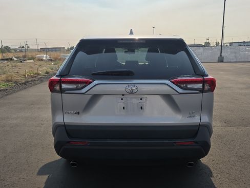 Used 2022 Toyota RAV4 LE AWD/4WD image 7