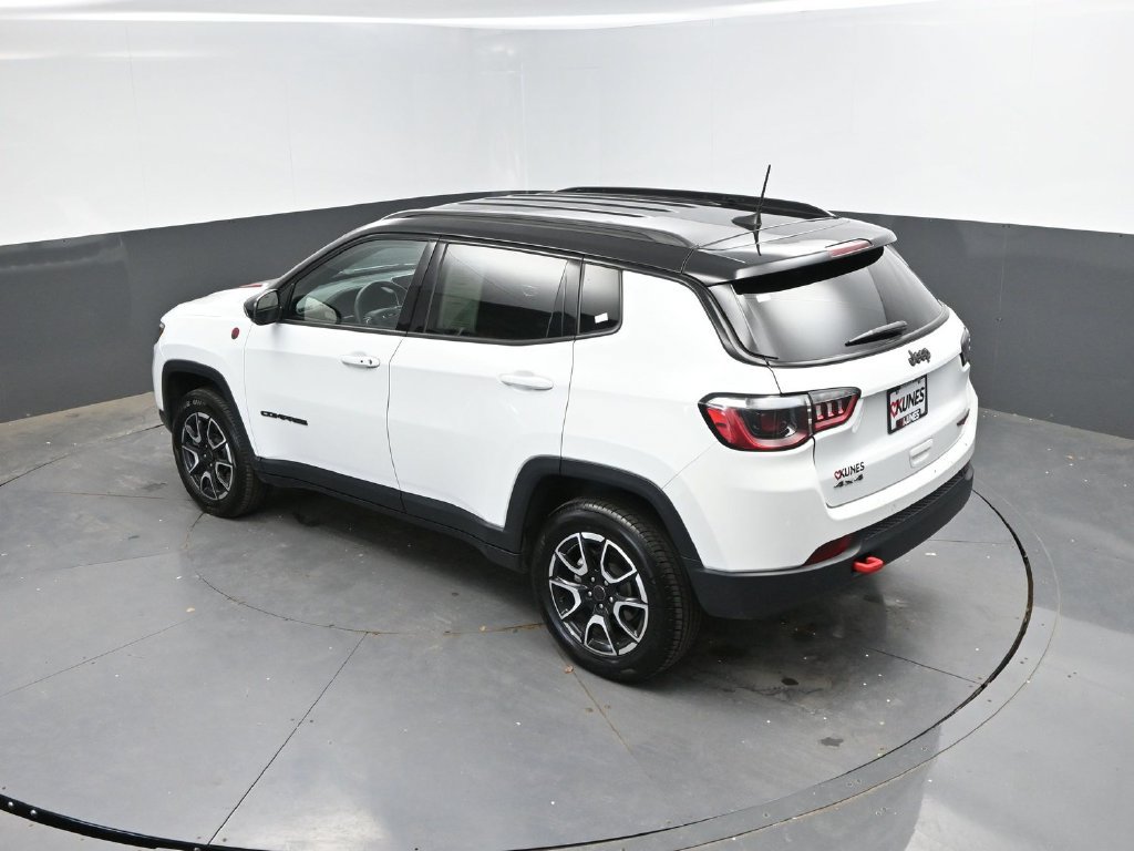 Used 2025 Jeep Compass Trailhawk AWD/4WD image 27