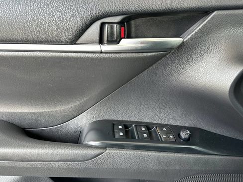 Used 2020 Toyota Camry LE FWD image 11