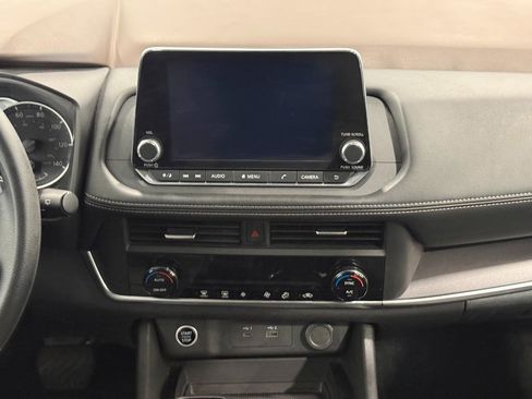 Used 2023 Nissan Rogue SV image 18