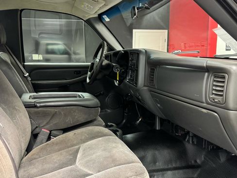 Used 2005 GMC Sierra 2500 W/T image 18