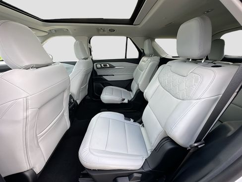 New 2026 Ford Explorer Platinum w/ LUX Leather Package AWD/4WD image 17