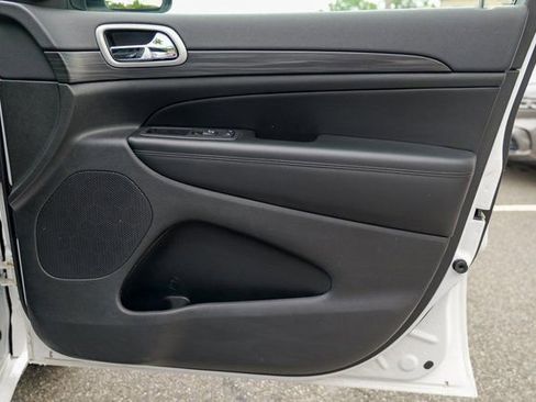 Used 2022 Jeep Grand Cherokee Laredo X image 32