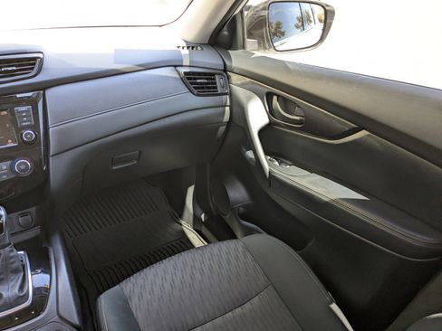 Used 2020 Nissan Rogue S image 16