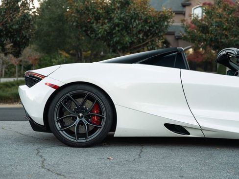 Used 2021 McLaren 720S Spider image 41