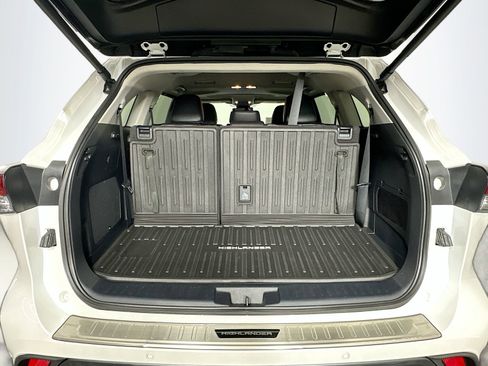 Used 2024 Toyota Highlander Limited image 28