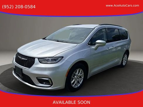 Used 2022 Chrysler Pacifica Touring-L FWD image 1