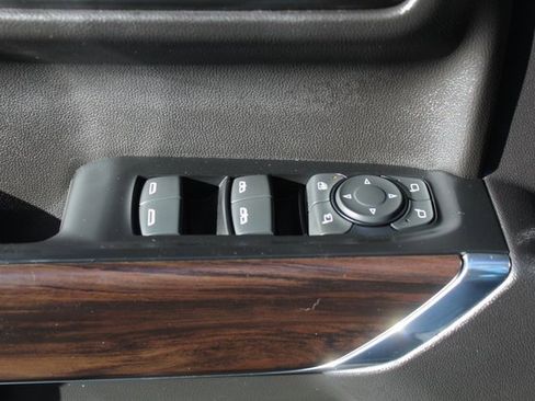 Used 2020 GMC Sierra 1500 SLT image 34