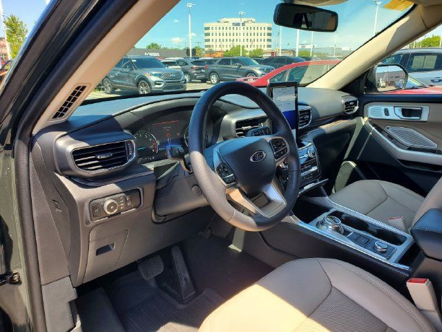 Used 2024 Ford Explorer Limited w/ Limited Technology Package AWD/4WD image 13