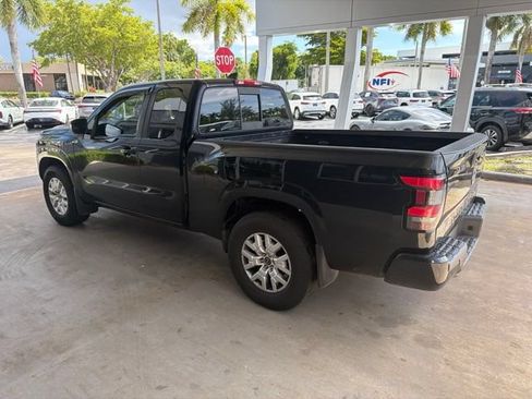Used 2022 Nissan Frontier SV RWD image 3
