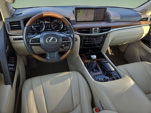 Used 2020 Lexus LX 570 4WD w/ Luxury Package image 11