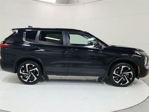 Used 2024 Mitsubishi Outlander SE image 9