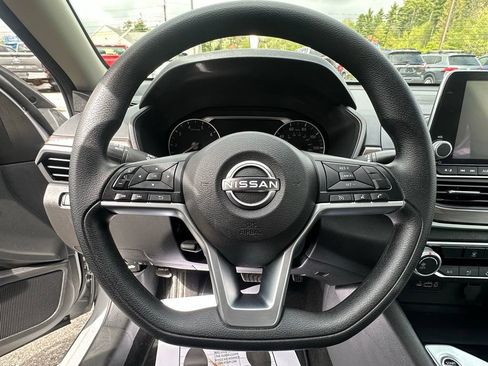 Used 2024 Nissan Altima 2.5 SV FWD image 15