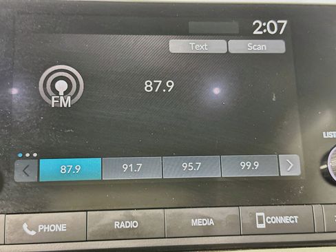Used 2025 Honda HR-V LX image 19