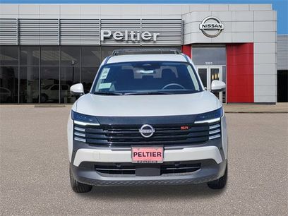 New 2025 Nissan Kicks SR w/ Illumination Package