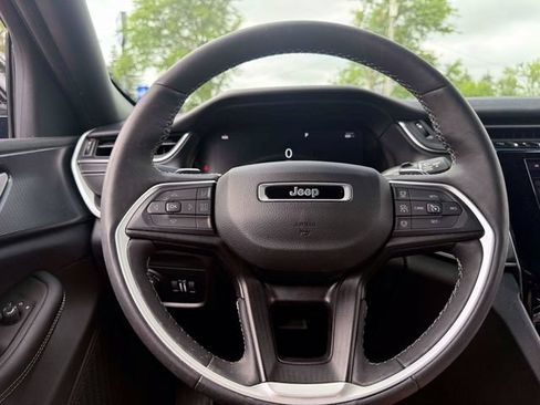 Used 2023 Jeep Grand Cherokee Altitude AWD/4WD image 20