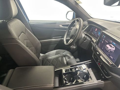 Used 2025 Volkswagen Atlas Cross Sport SE image 25