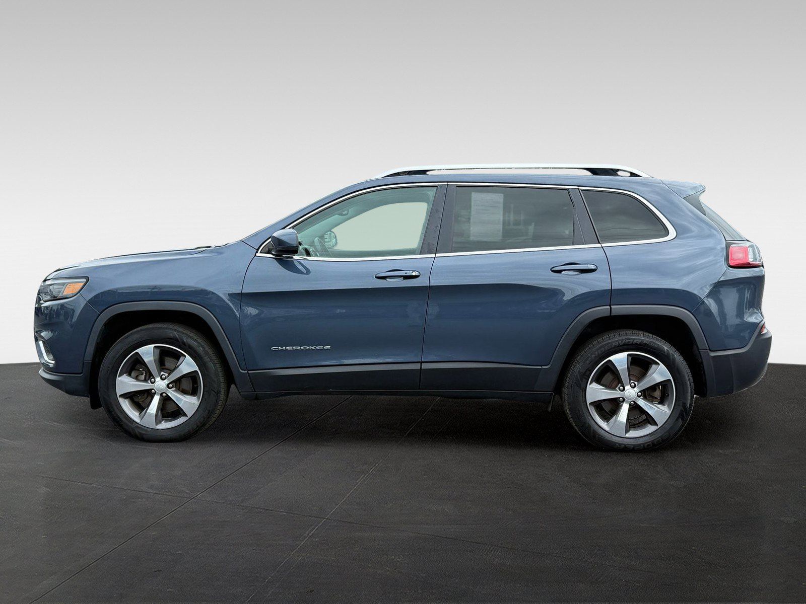Used 2019 Jeep Cherokee Limited AWD/4WD image 8