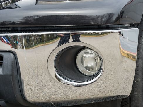 Used 2010 Toyota Tundra 4x4 CrewMax image 18