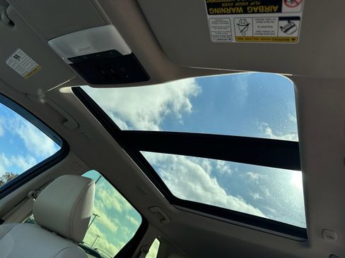 Used 2023 Nissan Rogue SL image 26