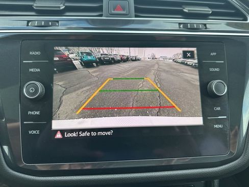 Used 2022 Volkswagen Tiguan SE image 30