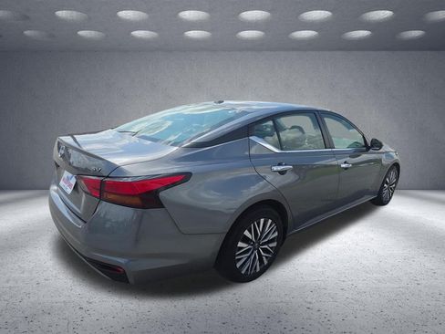 Used 2024 Nissan Altima 2.5 SV FWD image 7