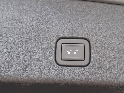 New 2025 Cadillac Optiq Luxury 1 image 31