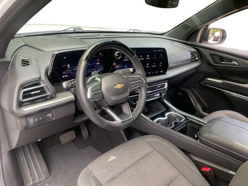 Used 2024 Chevrolet Traverse LT w/ Enhanced Driving Package FWD image 18
