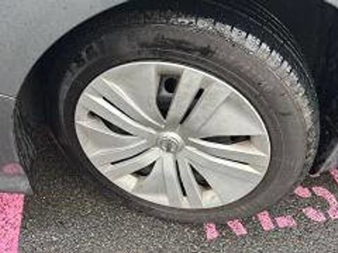 Used 2022 Nissan Leaf S image 14