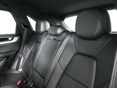 Used 2025 Porsche Cayenne image 23