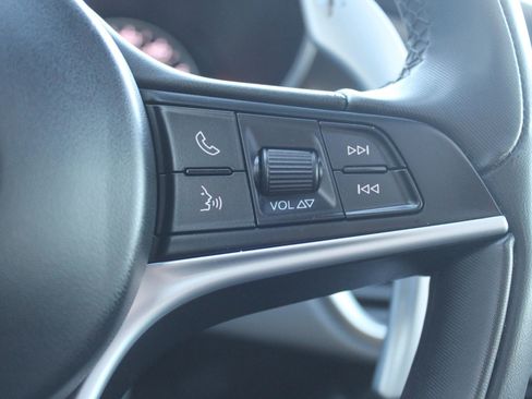 Used 2017 Alfa Romeo Giulia Sedan 4D image 27