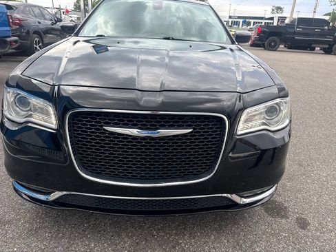 Used 2018 Chrysler 300 Touring w/ Driver Convenience Group RWD image 2
